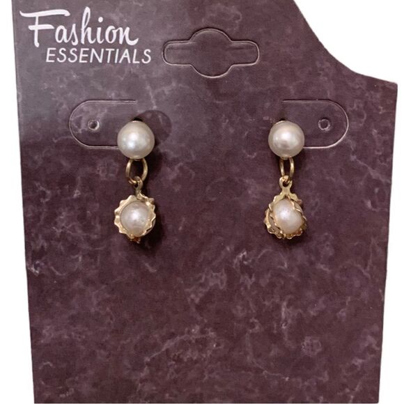 🌼🌼Fashion Essentials Caged Faux Pearl earrings. NWOT🌼🌼 - Picture 1 of 2